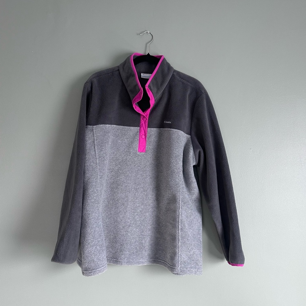 Columbia Women's Gray & Dark Gray Fleece Pullover with Pink Trim
